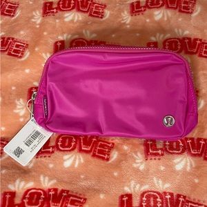 NWT Lululemon Everywhere Belt Bag in Sonic Pink